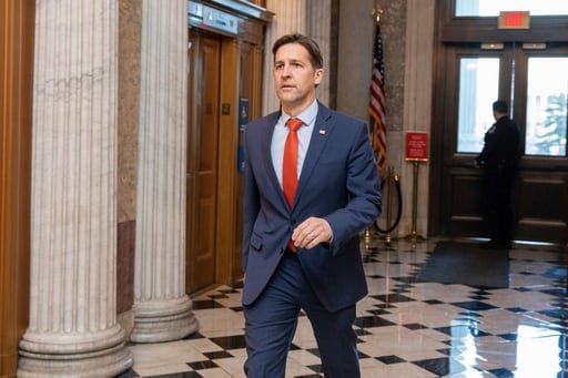 Ben Sasse, de 53 años, anunció en las redes sociales su prognosis y prometió luchar contra la enfermedad