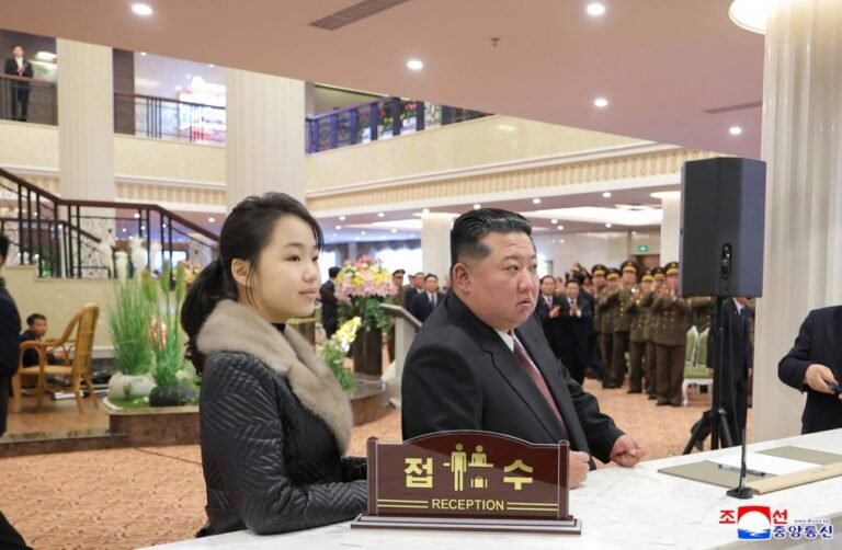 Las imágenes difundidas muestran al líder norcoreano en una exclusiva zona montañosa de Corea del Norte