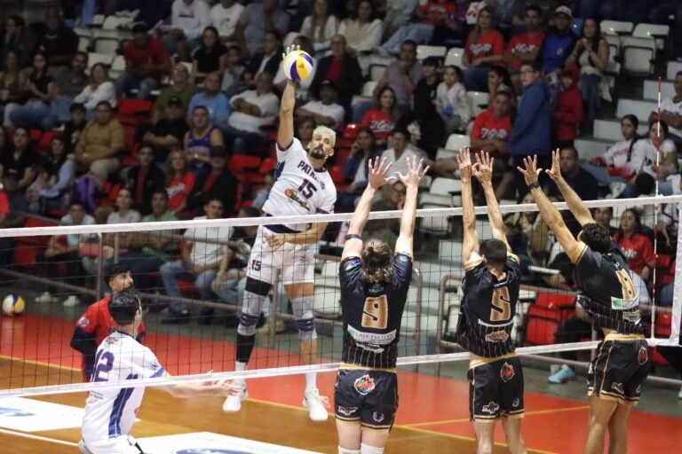 Lares selló su pase entre los mejores cuatro del torneo y reavivó el “Duelo de la 111”