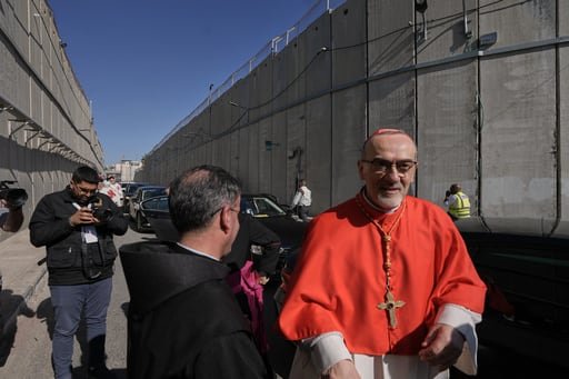 Miles de familias acudieron a la Plaza del Pesebre, donde las decoraciones devolvieron un tan necesario espíritu navideño
