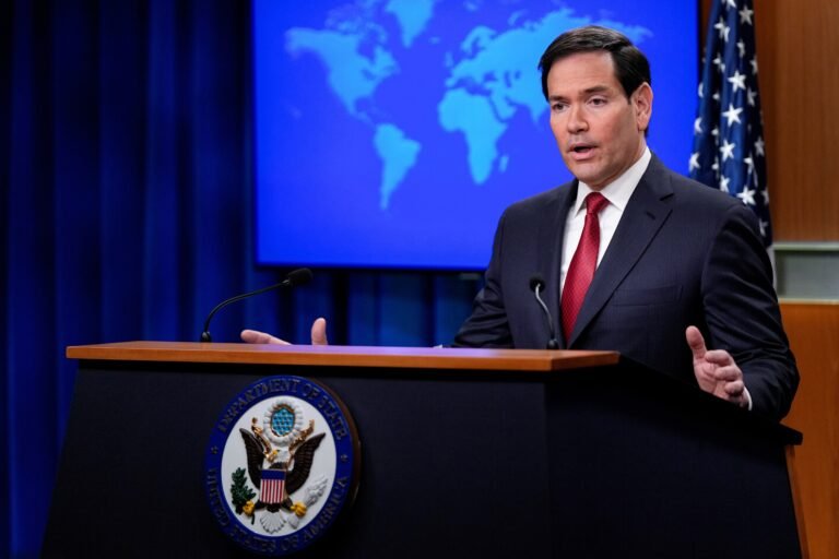 La acción de prohibirles la entrada a Estados Unidos forma parte de una campaña del gobierno de Trump contra la influencia extranjera sobre el discurso en línea