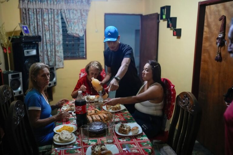 Hasta septiembre, más de 14,000 migrantes, en su mayoría de Venezuela, habían regresado a Sudamérica desde que Trump decidió limitar la migración