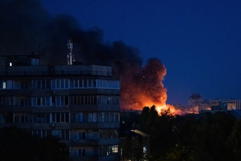 Los informes indicaron sobre explosiones en la ciudad durante la madrugada del sábado