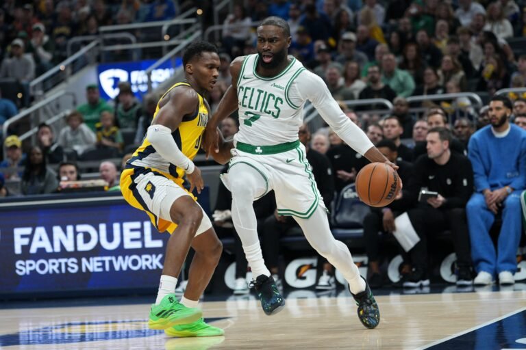 Los Celtics redujeron un déficit de 15 puntos en el primer cuarto y con un segundo periodo de 47 unidades tomaron ventaja