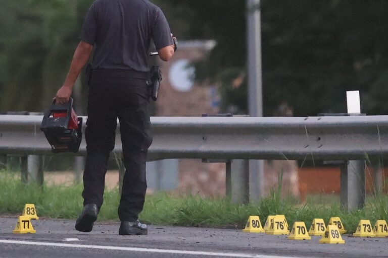 En la escena, las autoridades ocuparon varios casquillos de bala