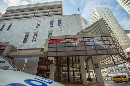 La policía de Nueva Zelanda espera la recuperación natural de la joya en forma de pulpo que presuntamente se tragó un hombre en una joyería