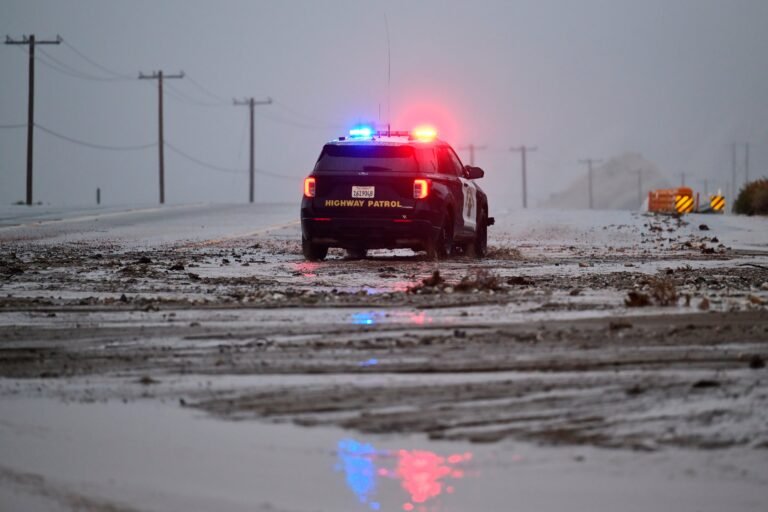 Para la mañana del sábado, Nueva York había recibido unas tres pulgadas de nieve, casi la mitad de lo pronosticado
