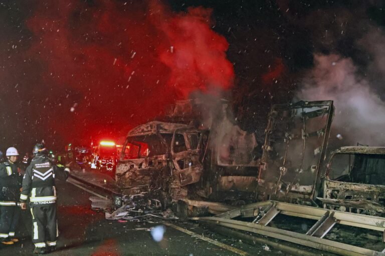 El accidente, que involucró a más de 60 vehículos, ocurrió a unas 100 millas al noreste de Tokio