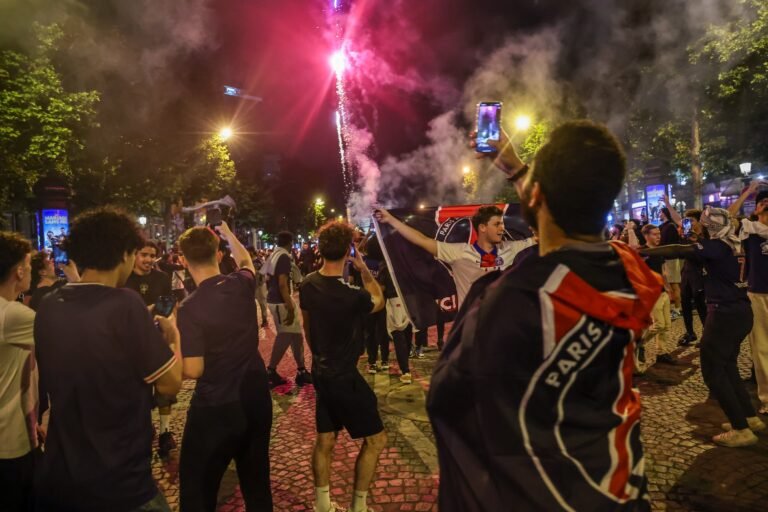 Las autoridades informaron que un grupo de fanáticos se responsabilizó por el acto, para marcar los títulos que ganó el París Saint-Germain en 2025