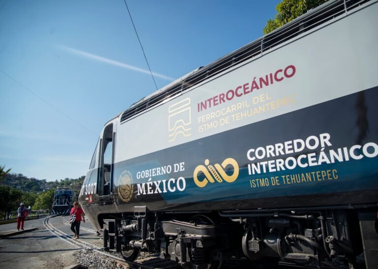 El vehículo es parte de un megaproyecto que conecta los océanos Atlántico y Pacífico mediante trenes