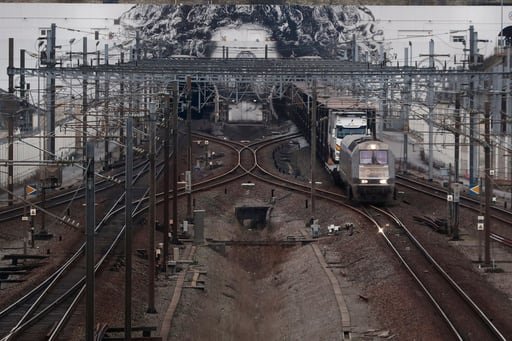 Eurostar, el operador de trenes, alertó sobre problemas con el suministro eléctrico y la avería de un tren Le Shuttle