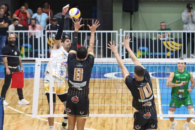 Jugando como local en la cancha Carmen Zoraida Figueroa, Corozal se impuso 3-1 a los Cafeteros para empatar 1-1 su serie