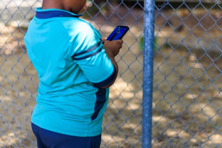 Por otro lado, el futuro de varias medidas de alivio económico, incluyendo la que detendría el cobro de $300 a participantes de medición neta, luce incierto