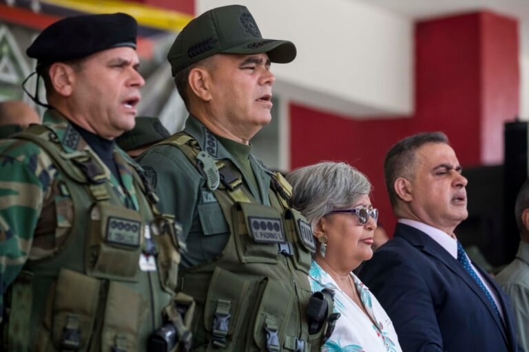 Los militares expresan, repetidamente, su lealtad a Nicolás Maduro en medio de una creciente tensión con Estados Unidos