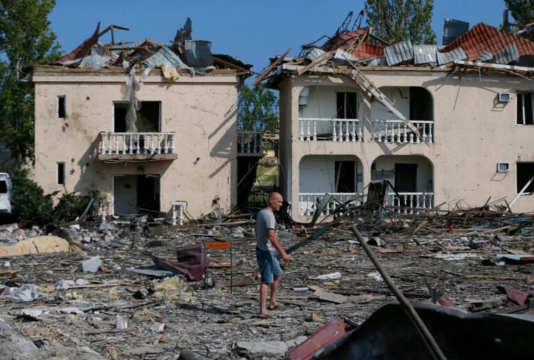 Cuatro edificios de apartamentos sufrieron daños en el bombardeo