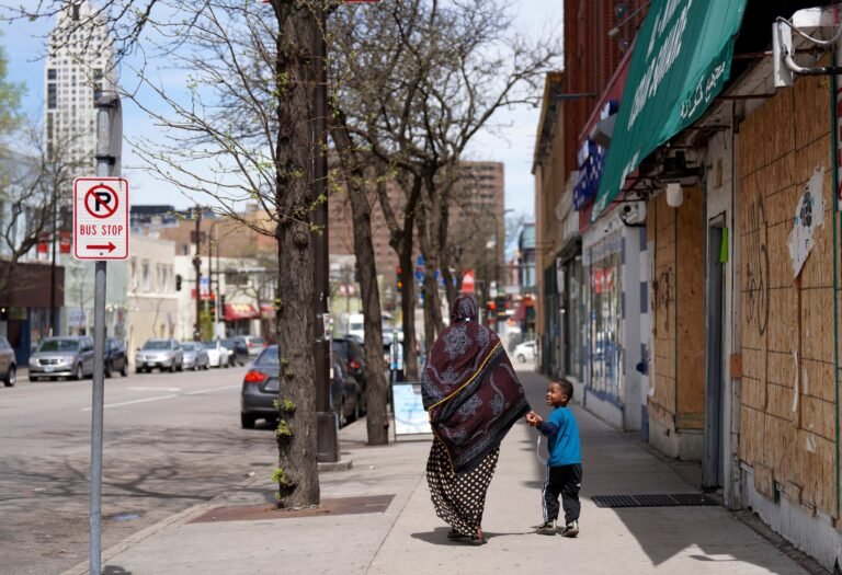El área metropolitana de Minneapolis y St. Paul es hogar de aproximadamente 84,000 personas de ascendencia somalí