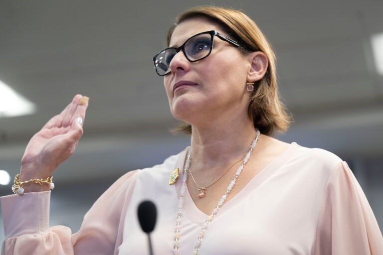 En los pasados años, el regulador ha rechazado los intentos de incrementar las plazas para el manejo de los embalses y otras funciones administrativas