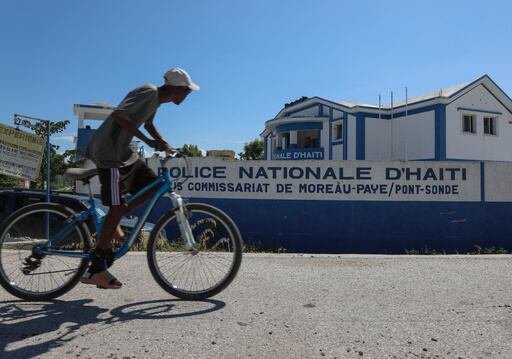 Bandas fuertemente armadas mataron a hombres, mujeres y niños e incendiaron viviendas, obligando a muchas personas a huir en la región haitiana de Artibonite