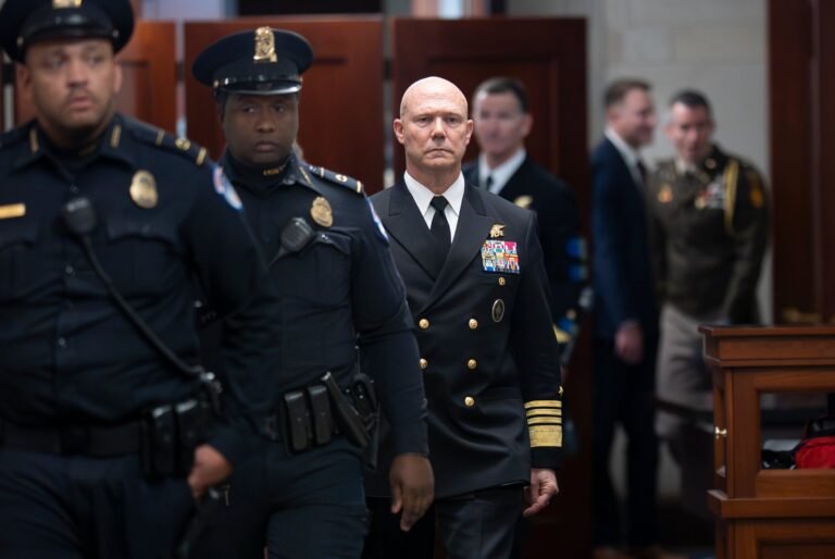 Frank “Mitch” Bradley compareció en el Capitolio para una serie de sesiones informativas clasificadas