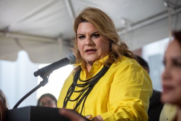 La gobernadora contestó así a comentarios recientes de Valerie Rodríguez Erazo, quien sostuvo que “siempre los enemigos son internos”