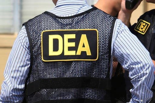 Paul Campo, de 61 años, de Oakton, Virginia, quien se retiró de la DEA en 2016, fue sorprendido en una operación encubierta