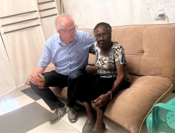 La marca oficial de la persona más longeva registrada hasta ahora corresponde a Jeanne Louise Calment, francesa fallecida a los 122 años y 164 días