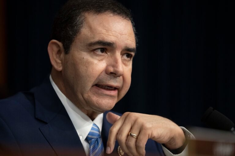 Trump anteriormente había dicho que dio el indulto para frenar “la politización” de la justicia