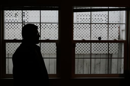 Abogados de inmigración denuncian que hombres afganos han sido detenidos en edificios federales tras recibir llamadas para ir a registrarse