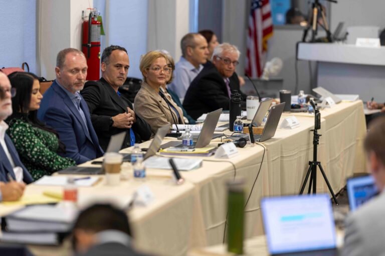 Actualmente, la empresa tienen 200 empleados, cuando deben tener 300 para atender a sus clientes