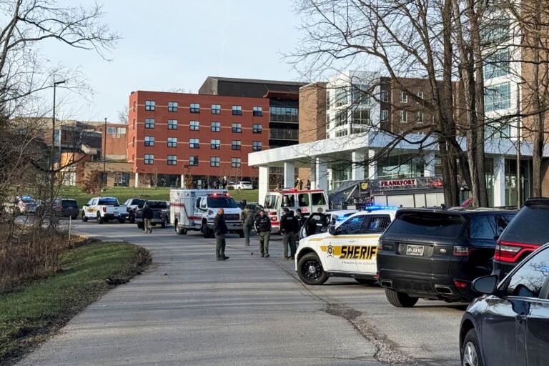 La policía de Frankfort dijo que respondió a un incidente que involucraba a “un agresor activo” y que el campus estaba asegurado