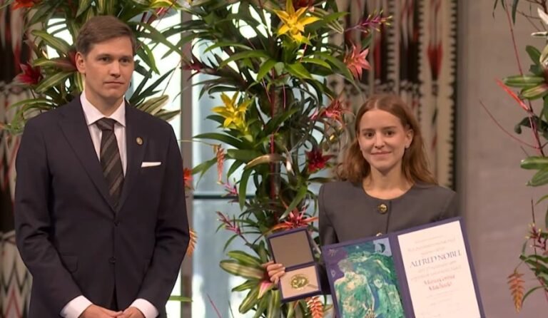 La líder opositora venezolana no ha sido vista en público desde el 9 de enero. Su hija recibió el premio en su nombre.