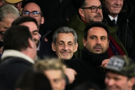El expresidente francés detalló su tiempo en la cárcel como un mundo ruidoso, áspero y “todo gris” de “violencia inhumana”