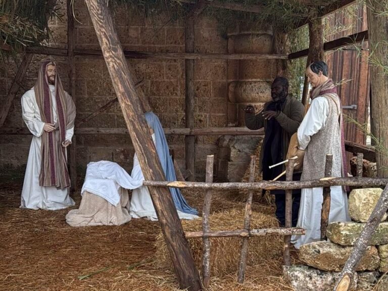 El propio alcalde de la localidad de Galatone fue quien se topó con la escena en el Portal de Belén, colocado para la Navidad en la plaza principal del pueblo