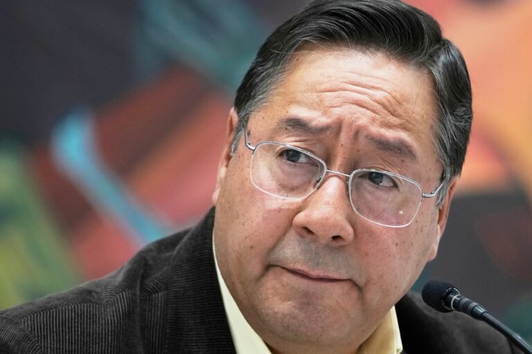 Como ministro de Economía autorizó el pago de financiamiento público a proyectos sociales, pero hubo dinero que fue supuestamente desviado a cuentas personales