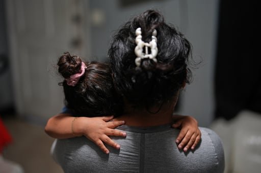 Una nueva ola de aplicación de la ley de inmigración continúa afectando a miles de familias