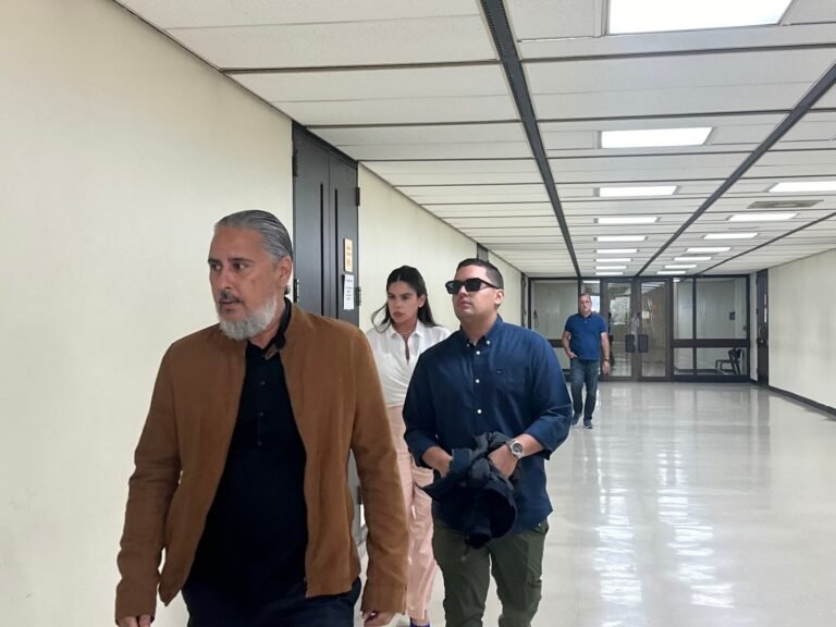 Fue liberado a eso de las 9:00 a.m. del jueves y comenzó a extinguir su sentencia de 13 años de libertad supervisada