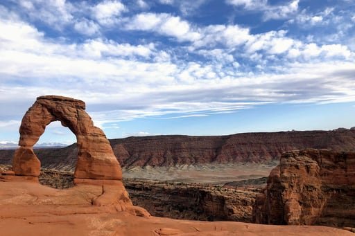 Un excursionista experimentado fue liberado en el Parque Nacional Arches tras activar una señal satelital de emergencia