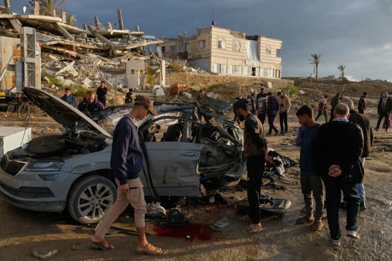 Los ataques aéreos y tiroteos israelíes han provocado la muerte de al menos a 386 palestinos desde que inició el alto el fuego