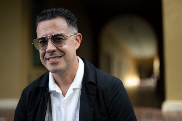 Camilo José Arango Latorre, quien estuvo preso 16 años, fue indultado el año pasado y continuó estudios; ahora habla de las dificultades de recuperar la libertad