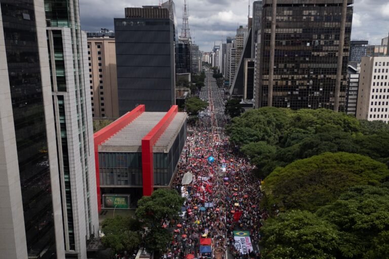 La medida pasa a ser considerada por el Senado de Brasil y es considerada como una “amnistía light” para reducir la sentencia a personas convictas de intentar un golde de estado