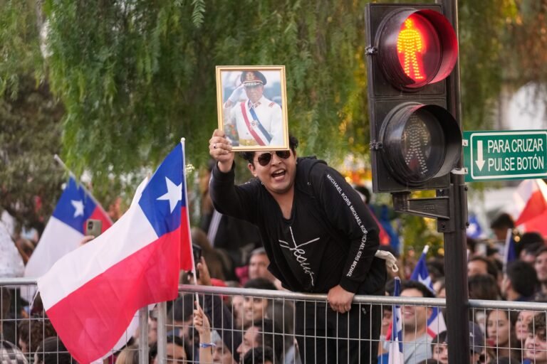 El presidente electo ganó la segunda vuelta con el 58.1% de los votos frente al 41.8% de la izquierdista Jeannette Jara