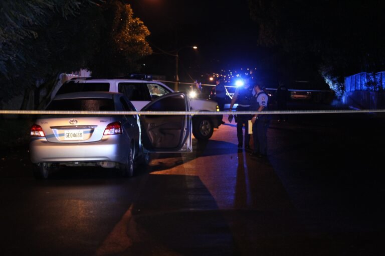 Los occisos, encontrados dentro de un auto, tenían 22 y 23 años