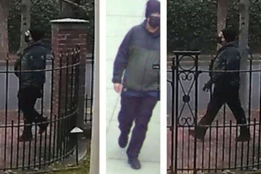 El aumento de la presencia de más agentes busca tranquilizar a los padres preocupados mientras el atacante sigue prófugo