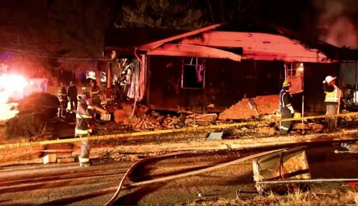 El siniestro que resultó en el estallido causó heridas a 11 bomberos y a otras dos personas