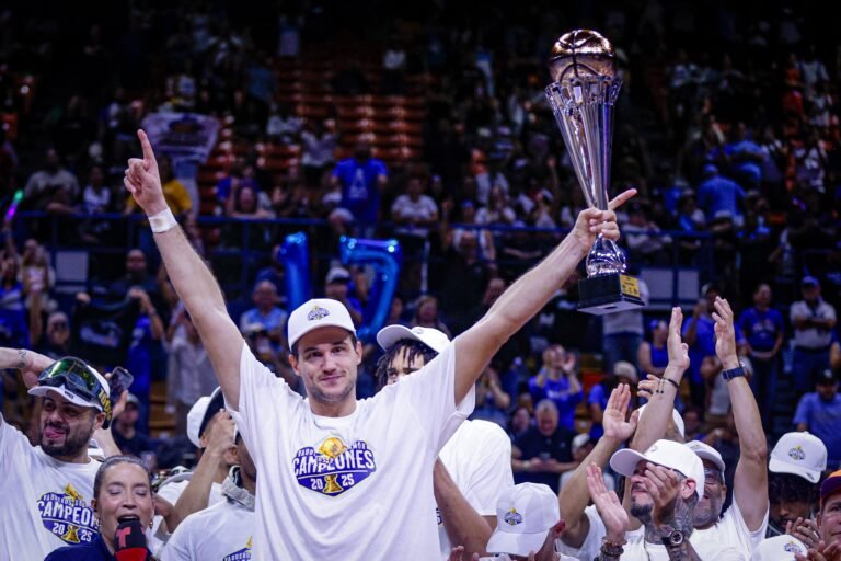 Su ultima participación en una liga profesional fue en Puerto Rico este año al conquistar el campeonato con Bayamón