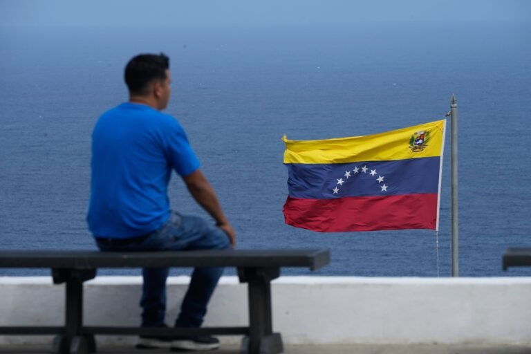 El país sudamericano tiene las mayores reservas probadas de petróleo del mundo y produce casi un millón de barriles al día