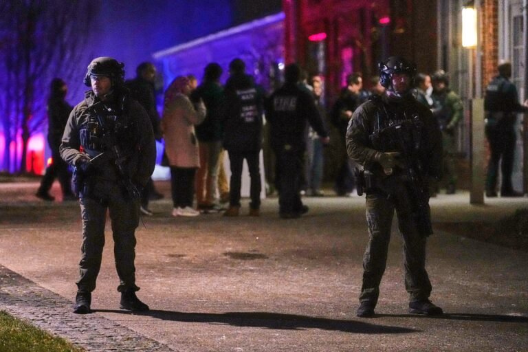 La Policía publica una cronología de las grabaciones de seguridad que siguen los movimientos de una persona de interés