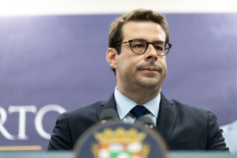 El secretario de la Gobernación, Francisco Domenech, sostiene que el consorcio ya “afecta el Título III” de la ley Promesa porque “no factura y no cobra”