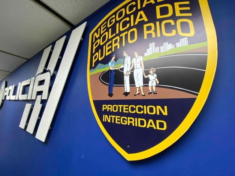 El sujeto fue contactado por alguien que se hacía pasar por un oficial, quien le dijo que debía pagar para eliminar la supuesta orden