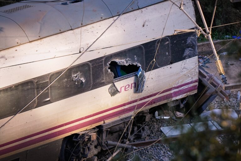 El suceso ocurrió dos días después que otro accidente ferroviario provocara la muerte de más de 40 personas en el sur de España